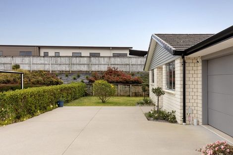 Photo of property in Waterview Estate, 2/4 Greystone Place, Omokoroa, 3114