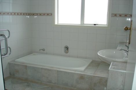 Photo of property in 48 The Esplanade, Eastern Beach, Auckland, 2012