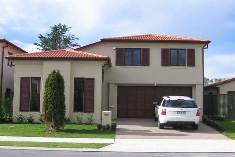 Photo of property in 25 Bridgefield Crescent, Flat Bush, Auckland, 2016