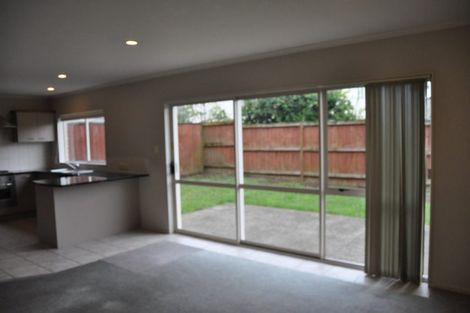 Photo of property in 42 Lilybank Crescent, East Tamaki, Auckland, 2013