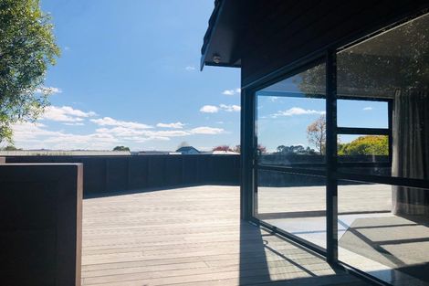 Photo of property in 28 Bronzewing Terrace, Unsworth Heights, Auckland, 0632