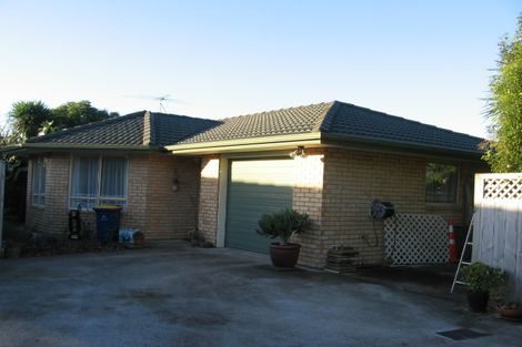 Photo of property in 18 Swanson Oaks, Swanson, Auckland, 0612
