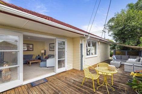 Photo of property in 24 Trinidad Road, Sunnynook, Auckland, 0620