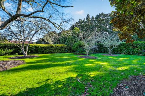 Photo of property in 873 Waitakere Road, Kumeu, 0891