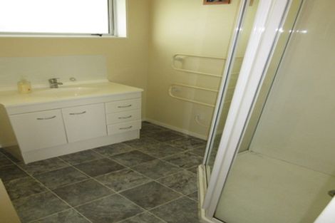 Photo of property in 72 Queens Road, Waikanae Beach, Waikanae, 5036