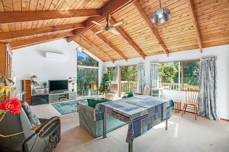 Photo of property in 42 John Dee Crescent, Red Beach, 0932