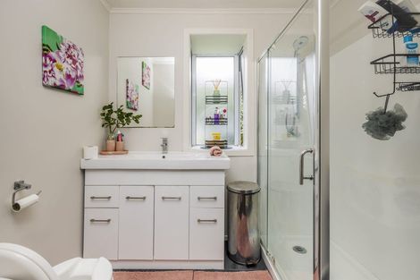 Photo of property in 17 Brentford Place, Manurewa, Auckland, 2102