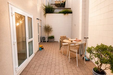 Photo of property in 4a Macdonald Crescent, Te Aro, Wellington, 6011