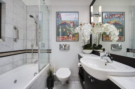 Photo of property in 10/318 Oriental Parade, Oriental Bay, Wellington, 6011