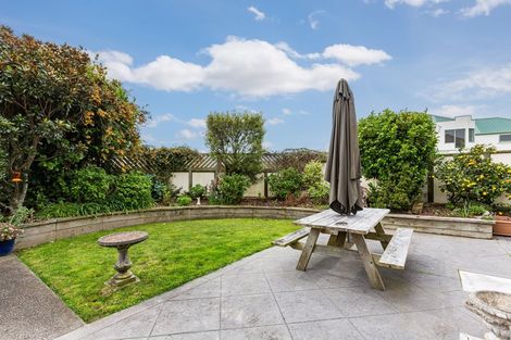 Photo of property in 11 Glengavel Grove, Papakowhai, Porirua, 5024