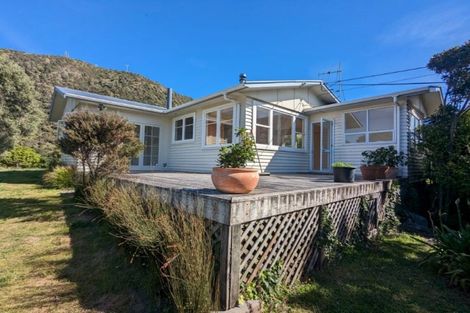 Photo of property in 46 Wellington Road, Paekakariki, 5034