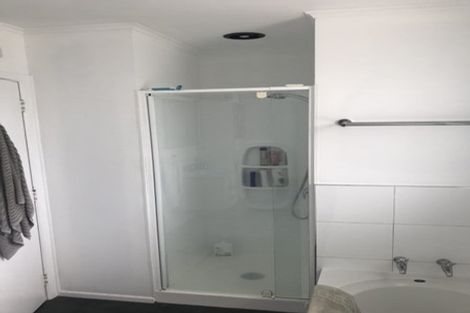 Photo of property in 32 Lynda Avenue, Paparangi, Wellington, 6037