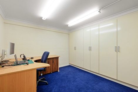 Photo of property in 10 Larsen Place, Merrilands, New Plymouth, 4312