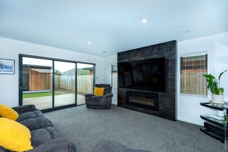 Photo of property in 14 Blue Gum Place, New Brighton, Christchurch, 8083