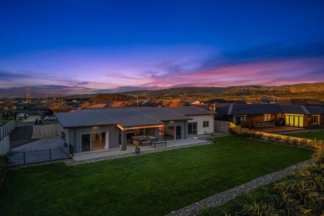 Photo of property in 22 Cyprus Place, Fitzherbert, Palmerston North, 4410