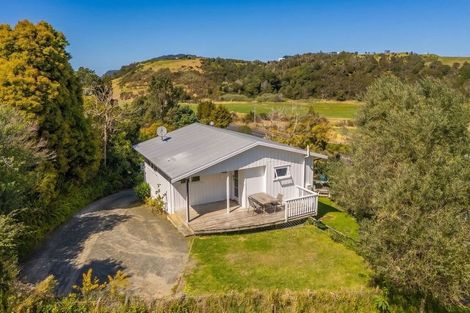 Photo of property in 4 Ocean Beach Road, Tairua, 3508