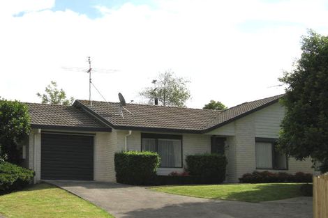 Photo of property in 12 Clarion Place, Glendene, Auckland, 0602