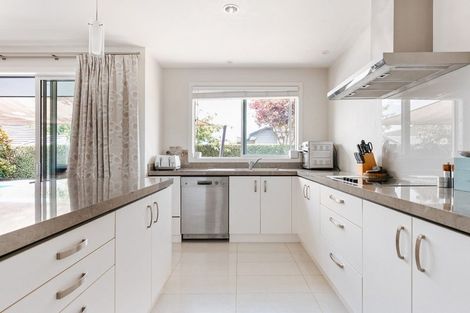 Photo of property in 58 Kayelene Place, Omokoroa, 3114