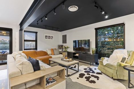 Photo of property in 172 Bleakhouse Road, Mellons Bay, Auckland, 2014