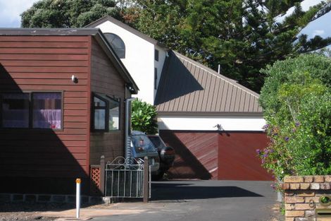 Photo of property in 1/8 Cleve Road, Green Bay, Auckland, 0604