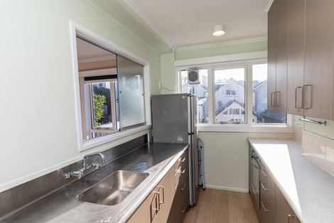 Photo of property in Victoria Court, 7/4 Queen Street, Mount Victoria, Wellington, 6011