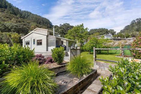 Photo of property in 16 Mount Avenue, Pauanui, Hikuai, 3579