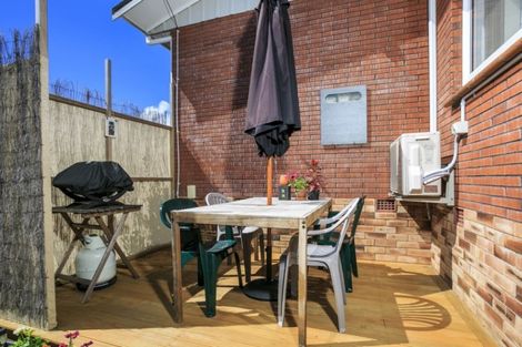 Photo of property in 1/279 Sunset Road, Sunnynook, Auckland, 0632