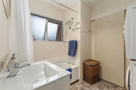 Photo of property in 2/10 Roseburn Place, Pakuranga, Auckland, 2010