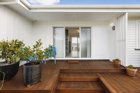 Photo of property in 11 Diane Grove, Paparangi, Wellington, 6037