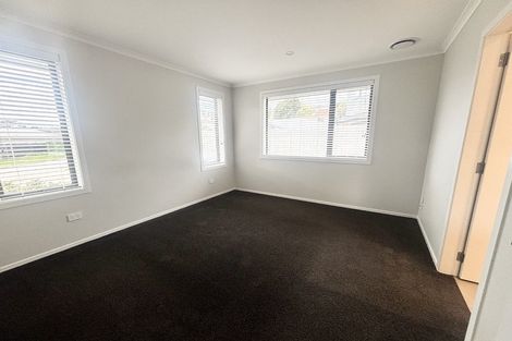 Photo of property in 5 Rewarewa Way, Timberlea, Upper Hutt, 5018