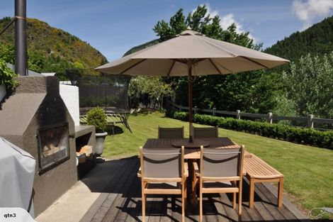 Photo of property in 2 Berkshire Street, Arrowtown, 9302