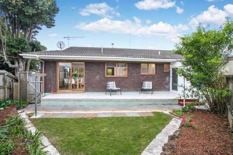 Photo of property in 1/127 Golf Road, Titirangi, Auckland, 0600