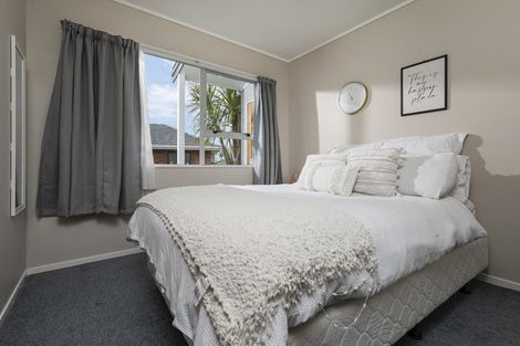Photo of property in 9 Denver Avenue, Sunnyvale, Auckland, 0612