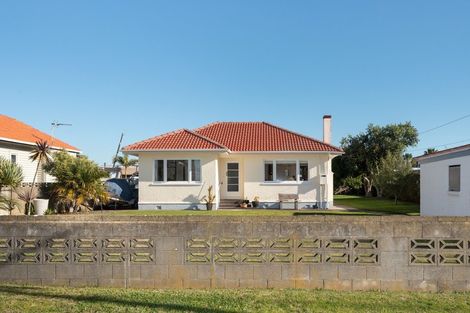 Photo of property in 52 Pitau Road, Mount Maunganui, 3116