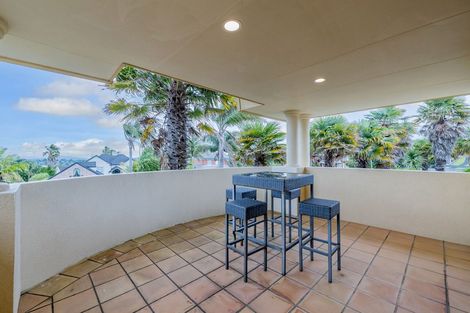 Photo of property in 2 Anaheim Boulevard, Shamrock Park, Auckland, 2016