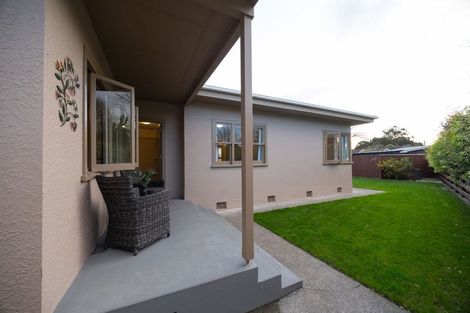 Photo of property in 25 Winston Avenue, Hokowhitu, Palmerston North, 4410