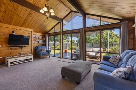 Photo of property in 12 Woodleigh Street, Frankleigh Park, New Plymouth, 4310