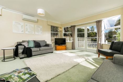 Photo of property in 52 Normanton Street, Glenfield, Auckland, 0629