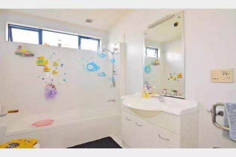 Photo of property in 10 Lockington Avenue, Henderson, Auckland, 0612