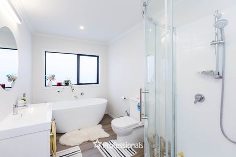 Photo of property in 3 Nikau Lane, Timberlea, Upper Hutt, 5018