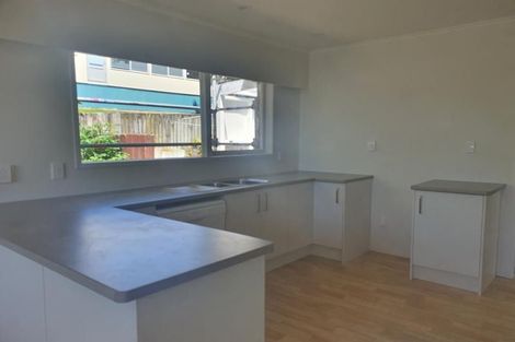 Photo of property in 148 Tiroroa Avenue, Te Atatu South, Auckland, 0610