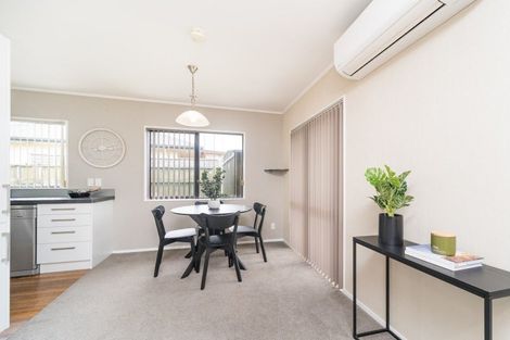 Photo of property in 71 Rhodes Drive, Kelvin Grove, Palmerston North, 4414