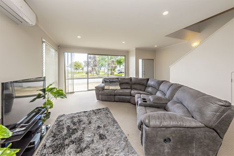 Photo of property in 30 Willow Camp Road, Takanini, 2112