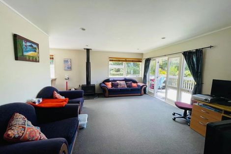 Photo of property in 1/5 Mchardy Place, Glenfield, Auckland, 0627