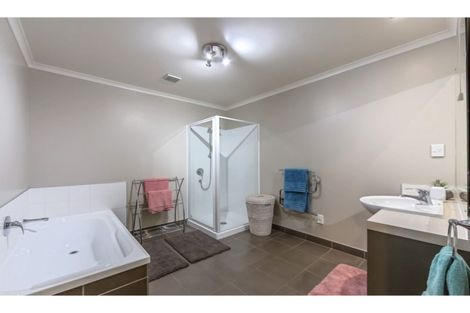 Photo of property in 9 Kingtide Place, Red Beach, 0932