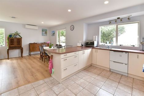 Photo of property in 19 Greta Place, Stanmore Bay, Whangaparaoa, 0932