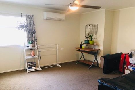 Photo of property in 117a Carlisle Road, Northcross, Auckland, 0632