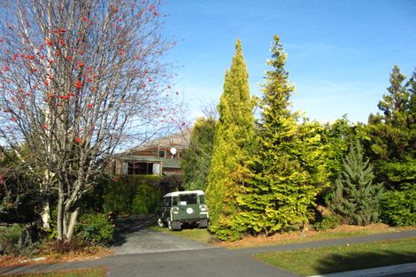Photo of property in 52 Cedar Drive, Kelvin Heights, Queenstown, 9300