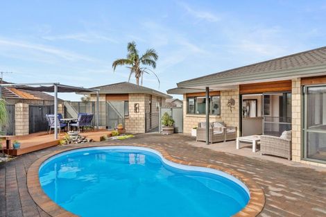 Photo of property in 44 Bermuda Place, One Tree Point, 0118