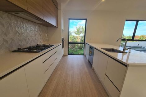 Photo of property in 16d Sheridan Drive, New Lynn, Auckland, 0600